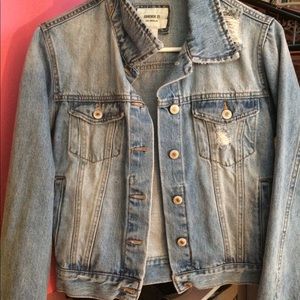 Jean jacket from forever 21🌸